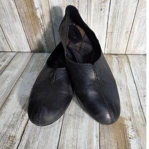 Born Womens Black Leather Slip On Ballet Flats Shoes Size 8